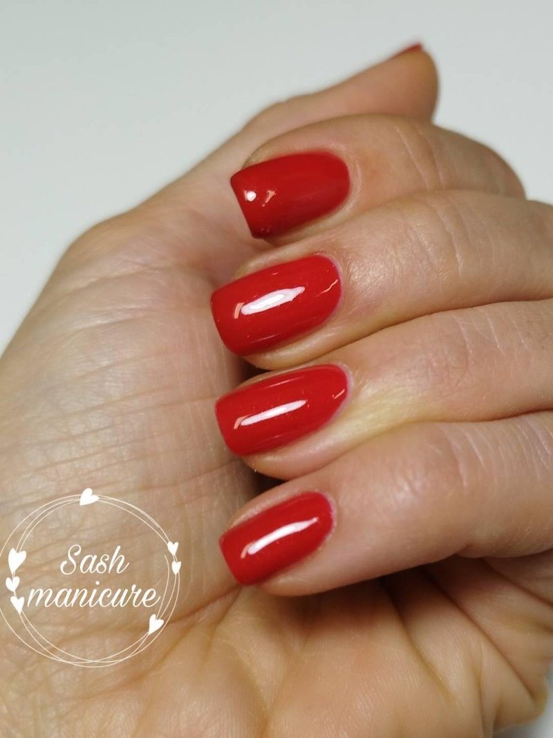 Glanzend rode nagels