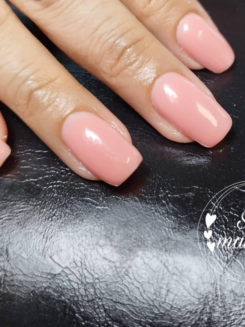 Lange perzikroze nagels