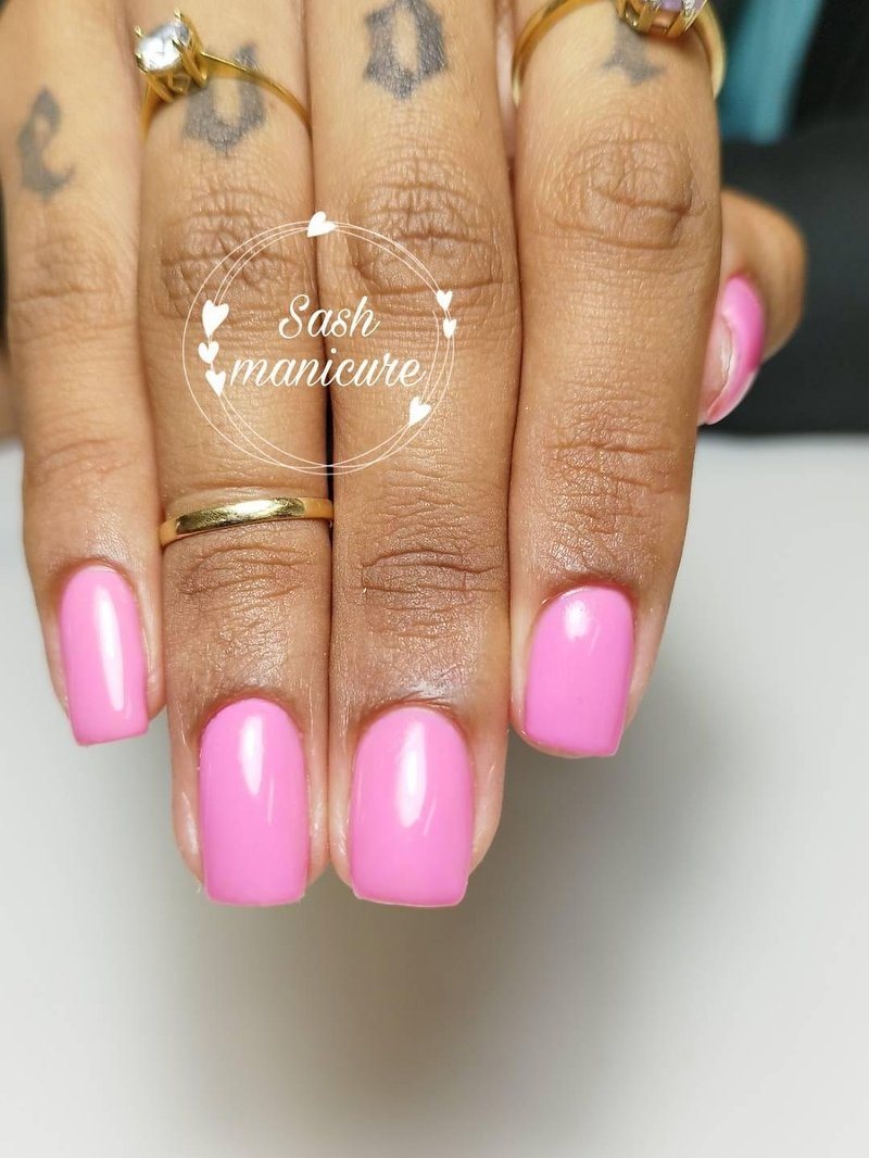 Felroze vierkante nagels
